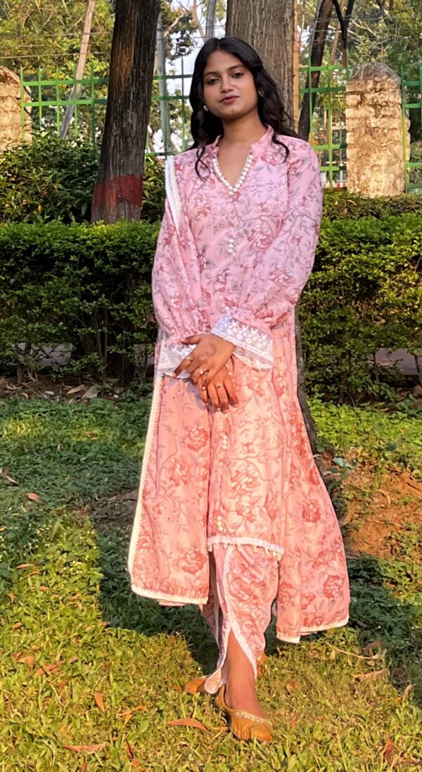 Baby pink hand beaded kurta set with tulip pant and Victoria sleeves - Image 4