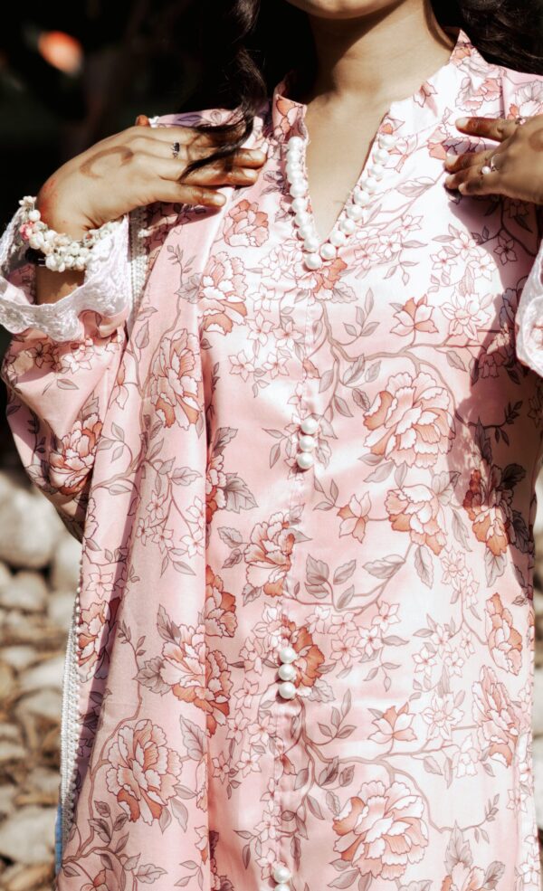 Baby pink hand beaded kurta set with tulip pant and Victoria sleeves - Image 2