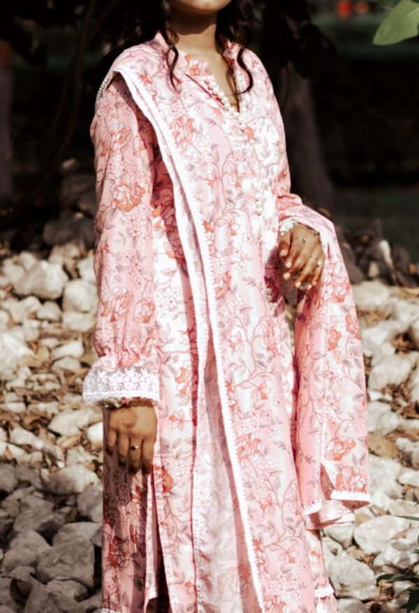 Baby pink hand beaded kurta set with tulip pant and Victoria sleeves - Image 3